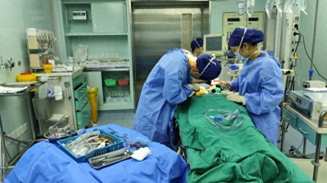 “睡一觉”就解决牙齿和打呼噜两大烦恼, 埋伏牙+鼾症困扰联合手术一站式清除