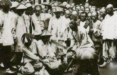 1864年11月，年仅15岁的太平天国幼主洪天贵福被押赴刑场处决。他在来的囚车上