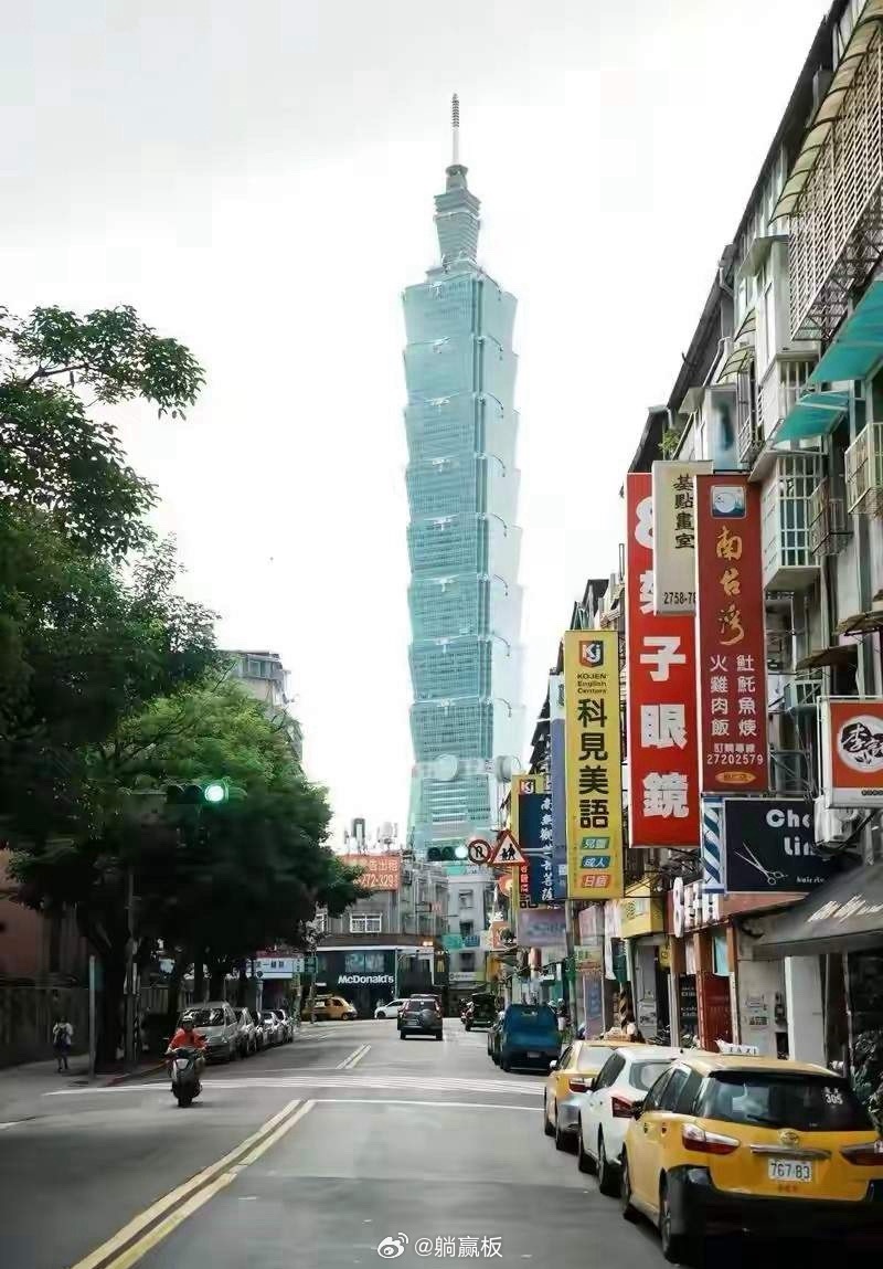 大家有没有发现一个怪事，台湾人均GDP都破了4万美元了，一季度GDP增速飙到14