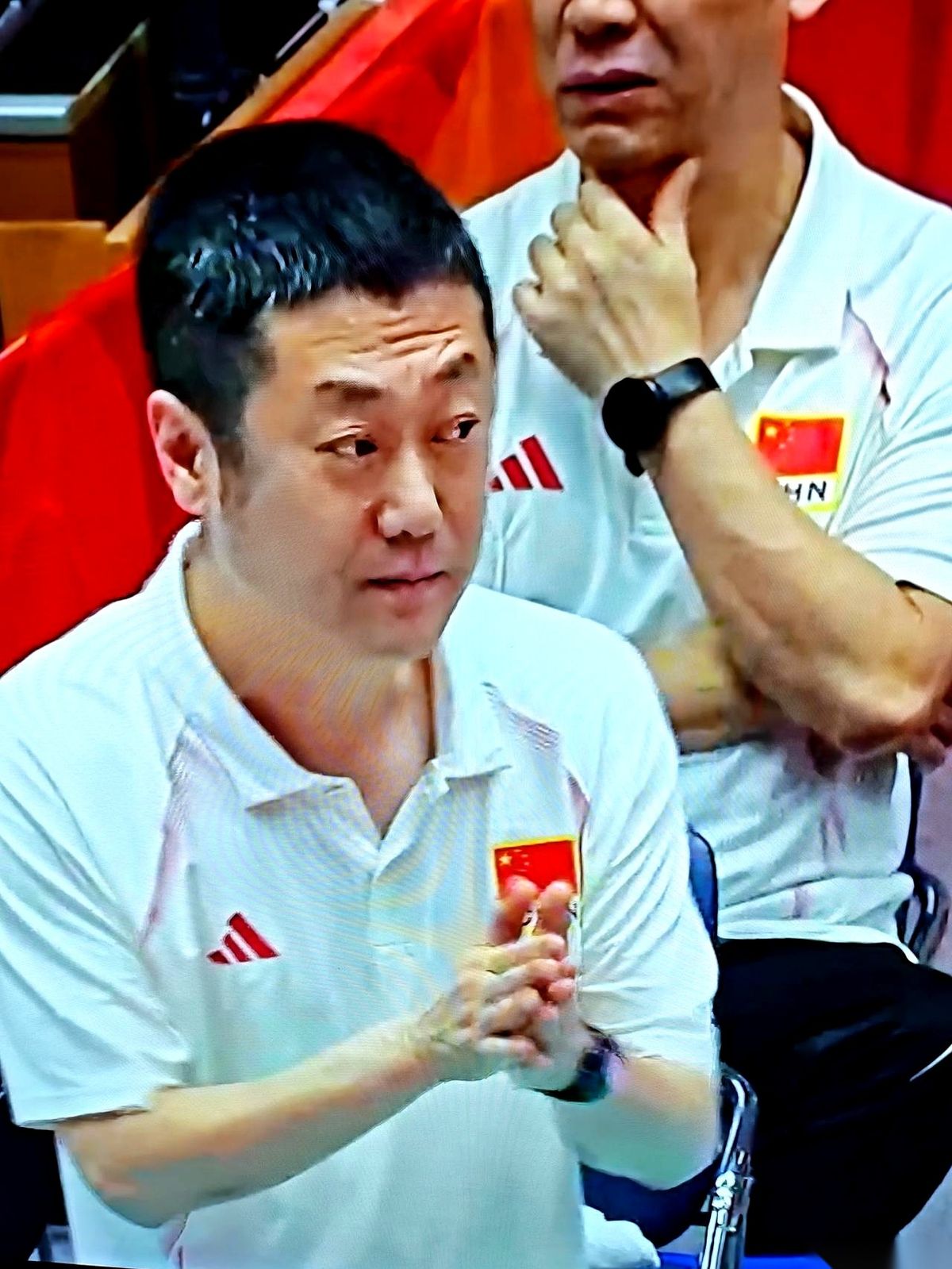 中国女排要去抢那6张奥运门票，桌面上却围着意大利、塞尔维亚、日本等9个对手。听上去像是个十面埋伏的死