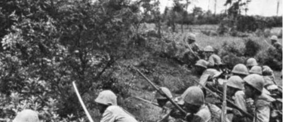 1940年，日军2000兵力趁着过新年，在武家湾包围了2团，团长却下令不准开枪，