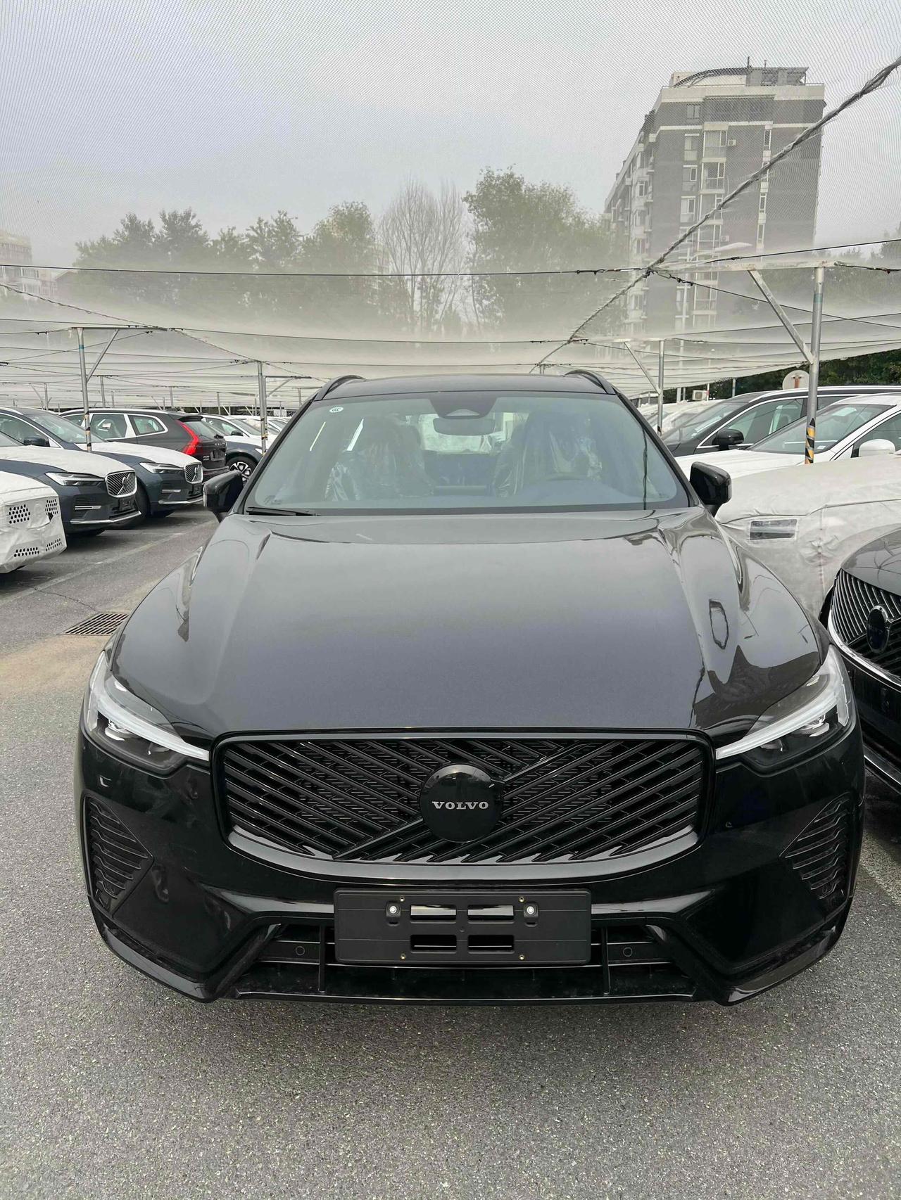 沃尔沃XC60B5四驱极夜版挺值得说道。它在今年广州车展上市，指导价格42.5