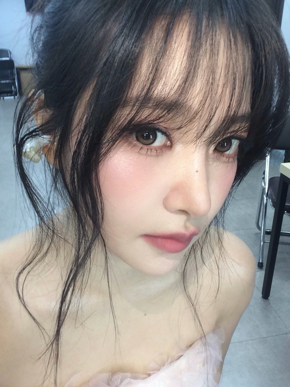 女团化妆品都用些什么化妆师更新金艺琳妆容信息美瞳lensverynoower