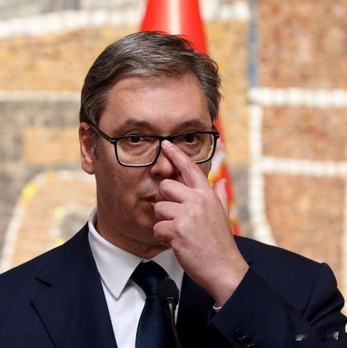 塞尔维亚想破局？别再玩两头讨好的烂套路了！武契奇之前拿兄弟情换欧盟门票，还想把北