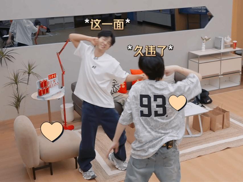 李承铉要把胡夏看进去了说实话，李承铉真的太像一个“侦探”了，胡夏的一举一动都逃
