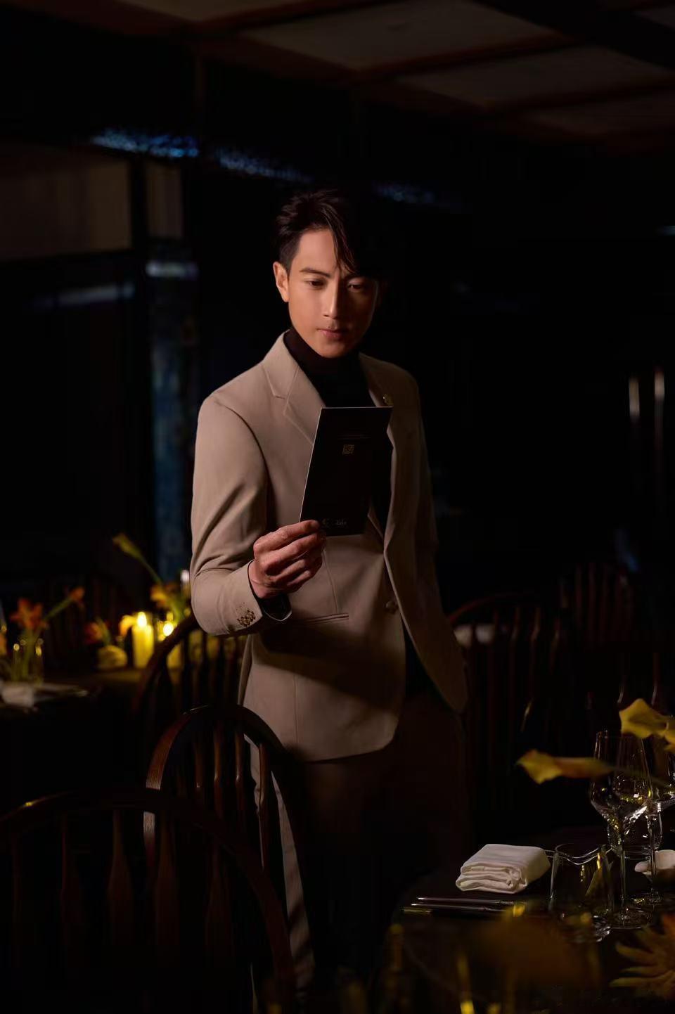 吴尊这么难替代吗他是那种站在那里不需要做什么，就能吸引所有人目光的人，这种天生