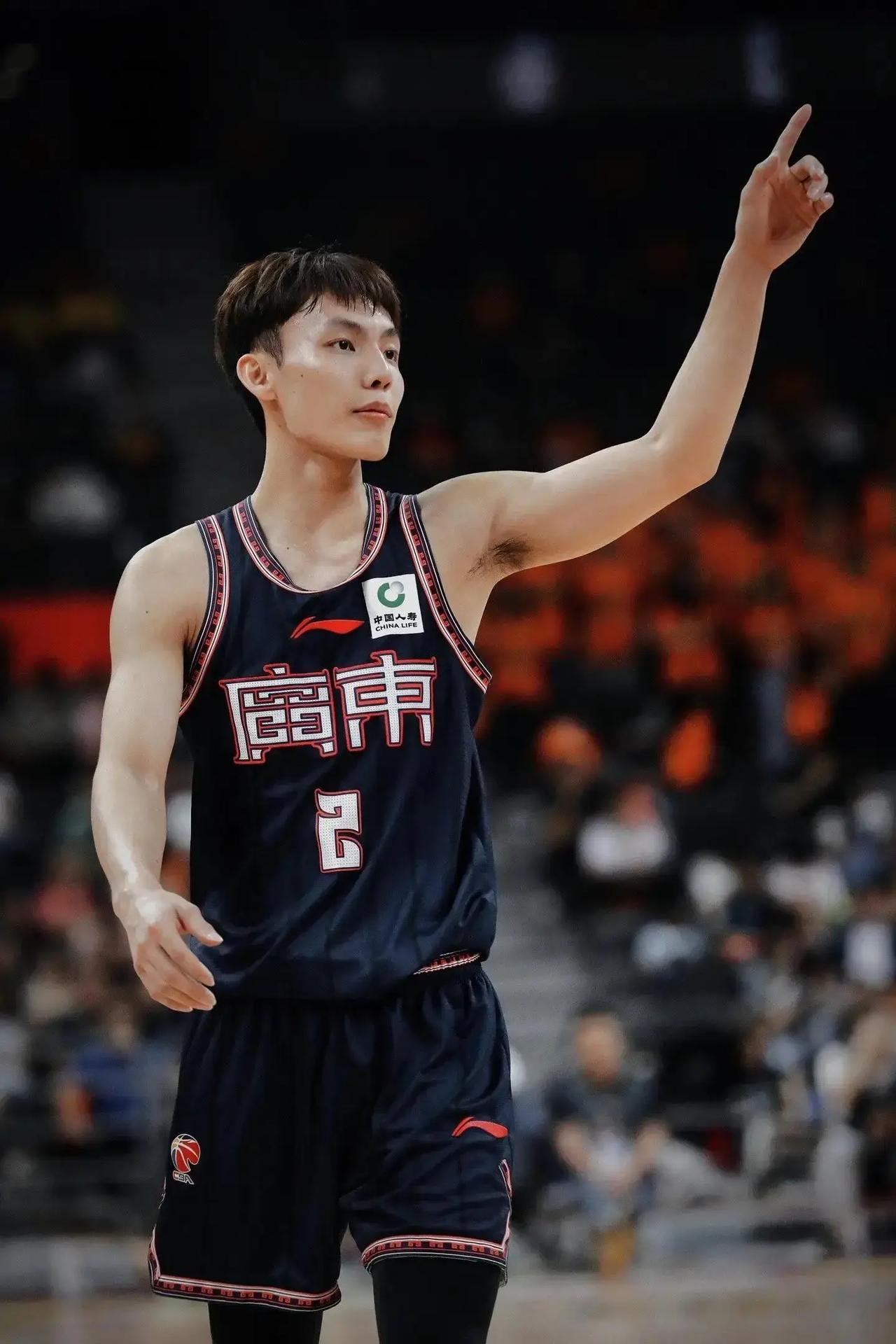 徐杰结束美国特训回国后的第一件事，不是休息，也不是投入球队训练，而是去见了陪伴自
