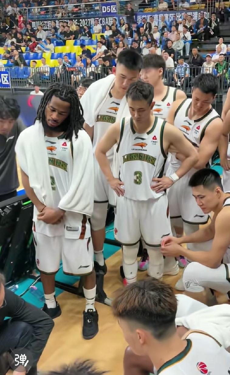 都说季前赛没啥看头，各队就是练兵，尤其看外援的表现，昨天辽宁本钢对上海玖事这场比