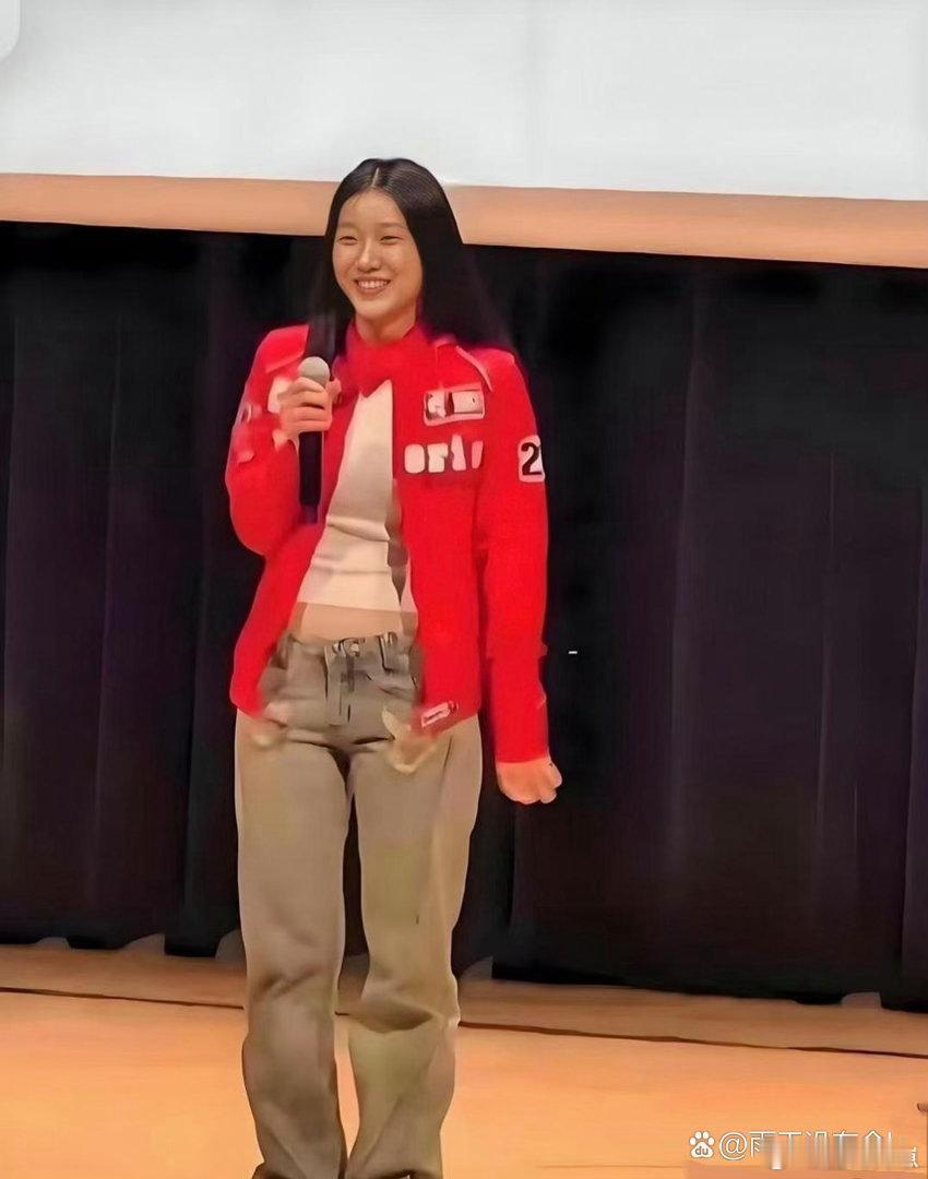 陈奕迅女儿正式出道，五官气质出众，不少网友都说撞脸刘亦菲。