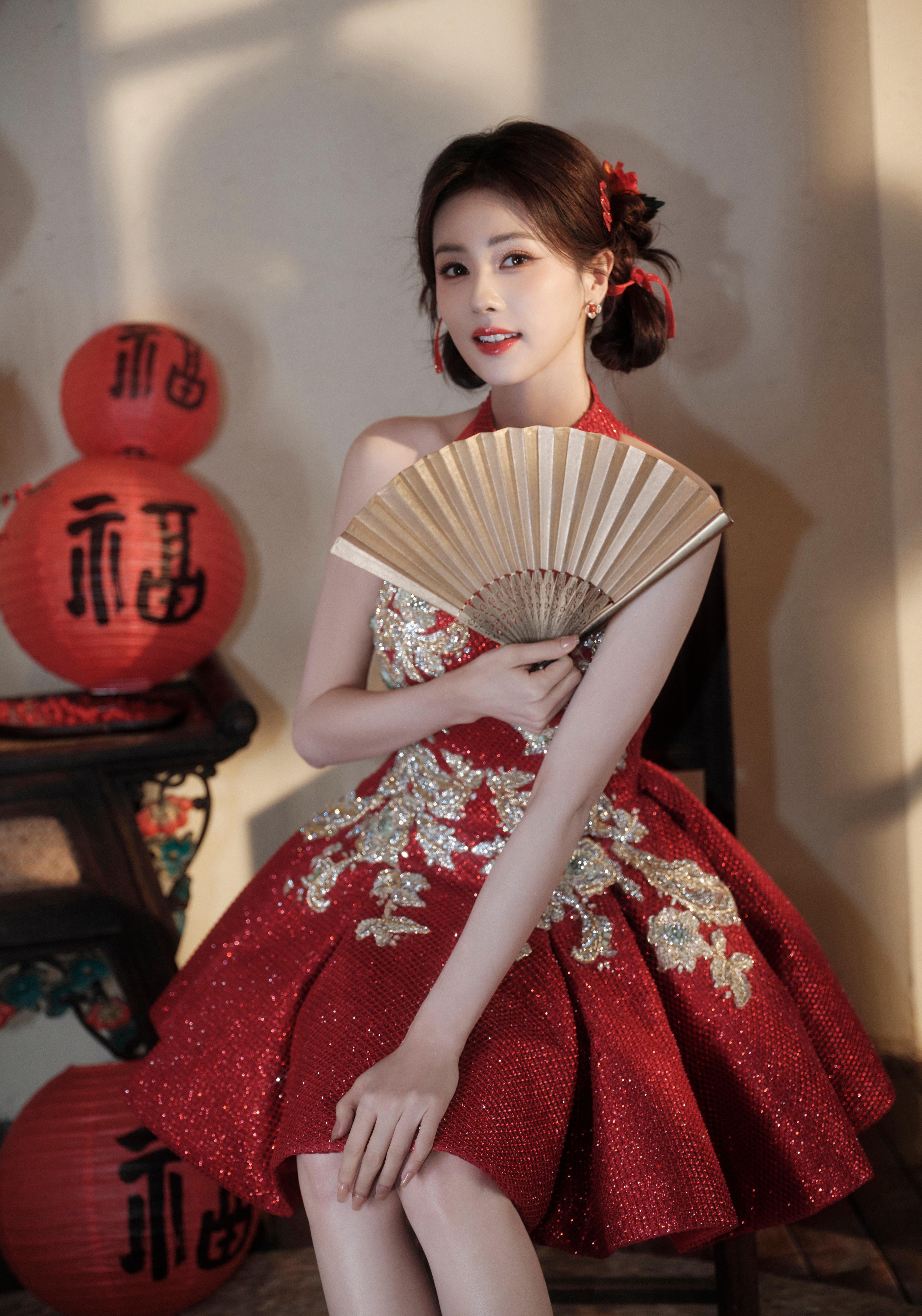 白鹿毛茸茸的邂逅白鹿在复制粘贴的时代，你是手写的诗[玫瑰]​​​