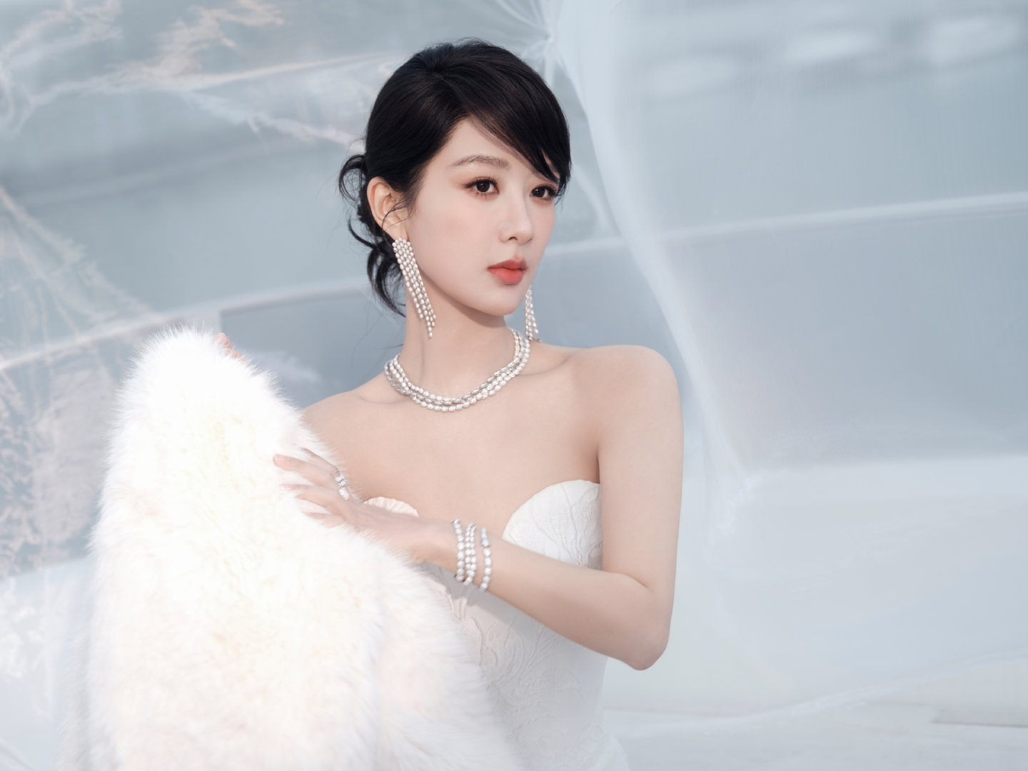 【杨紫说董竹君身上有强大的力量感】杨紫新剧年龄跨度超40年最近，在直播里谈起了即