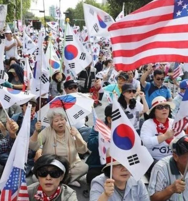 很多美国人心里明白一件事：不管中国武器升级到多先进，都不会主动打到美国本土，更不