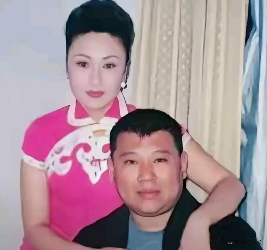 20多年过去了，郭德纲几乎没什么变化。王慧倒是变化很大呀！[大笑][大笑]