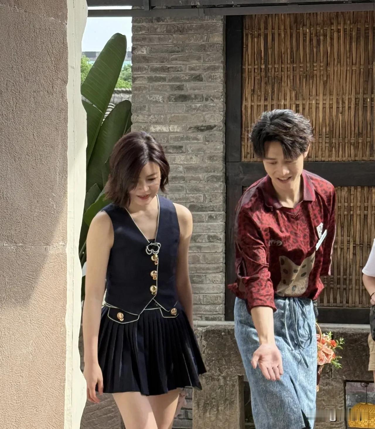 陈妍希其实一直都很漂亮，气质清纯，性格阳光明媚，只不过她的脸庞肉嘟嘟的。不是