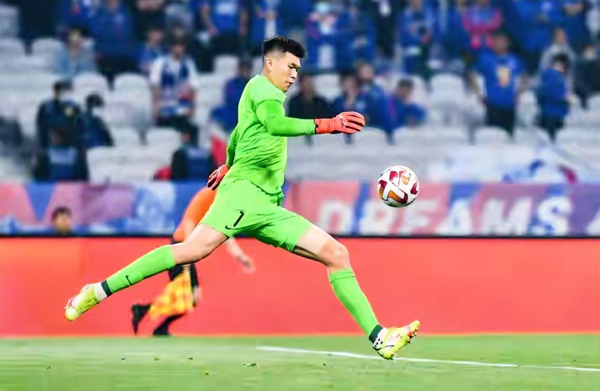 冤枉邵佳一了！马镇真门神！虽然本赛季马镇并没有获得出场机会，但是看了他上赛季的数