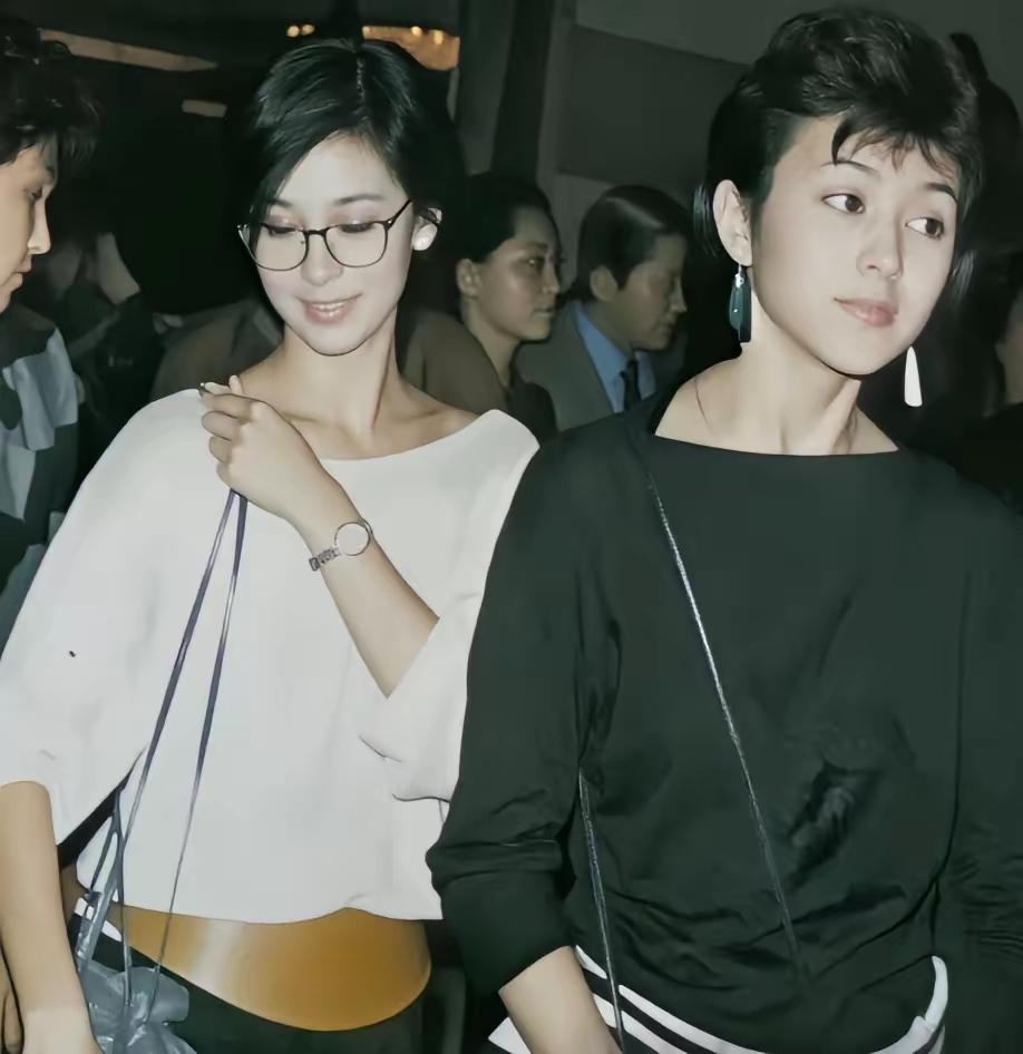 那时候香港的艺人真美啊！气质与其他地方的艺人截然不同。夏文汐不仅气质佳，颜值也