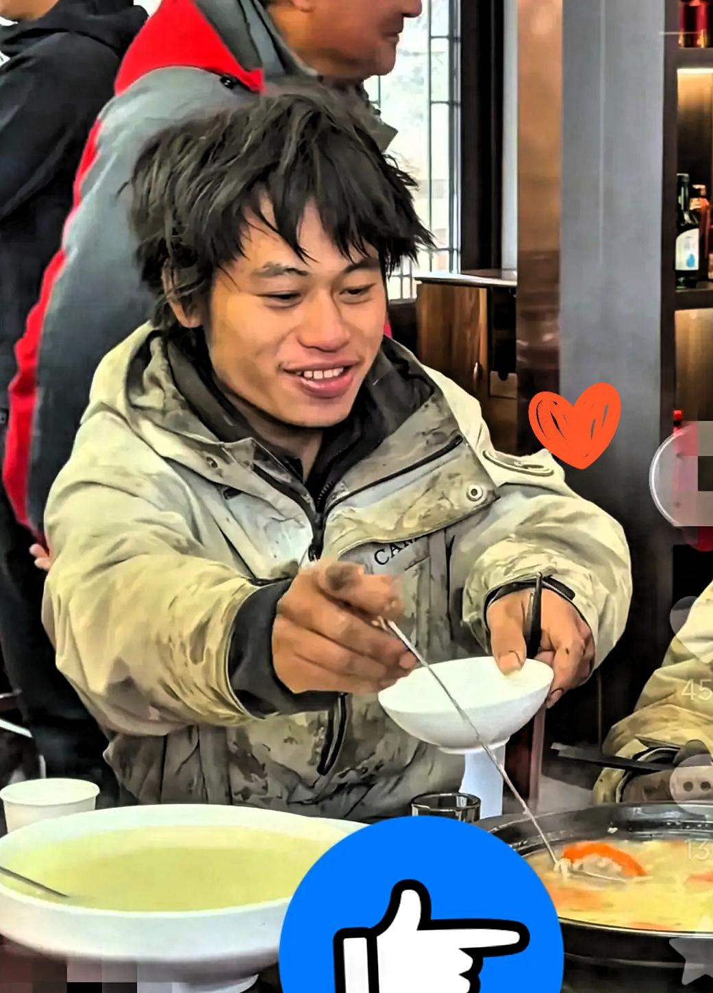 笑不活了家人们！张家界荒野求生这波操作太真实，14位选手硬是把节目组“逼”得打破