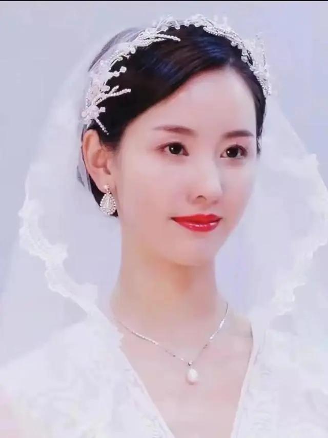 章泽天和陈都灵谁更好看?章泽天和陈都灵都是大美女。两人都特别漂亮。两个人早