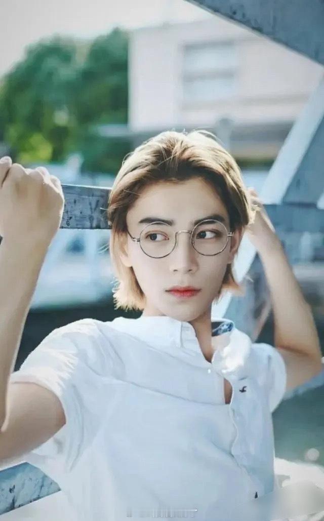 95🥜早期图，大家都好好青涩啊！丁禹兮、张凌赫、敖瑞鹏、吴磊