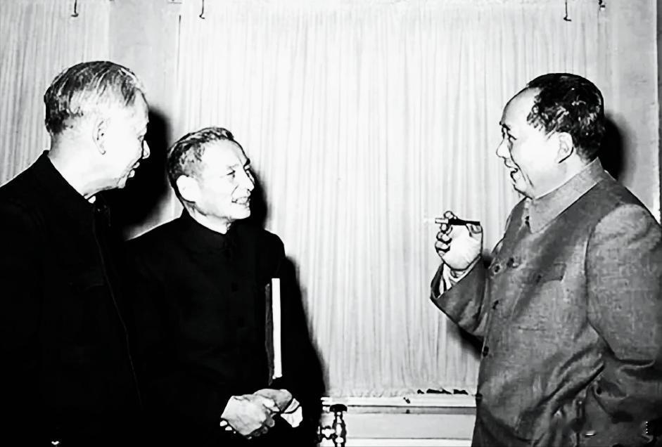 1972年7月22日毛主席阅陈云来信。同意陈云想要一辆烧暖气汽车的请求。说起