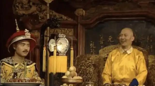 嘉庆熬乾隆的策略其实很棒，只要乾隆活着一天，他就对乾隆言听计从。因为毕竟乾隆快9