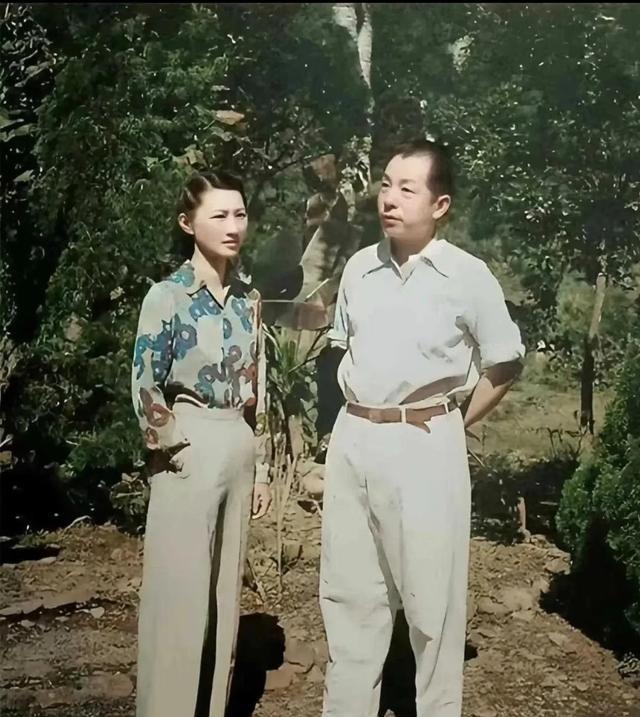 在抗战张学良被软禁时身边还有100余名宪兵和40多号特务，主要防东北军和土匪。宪