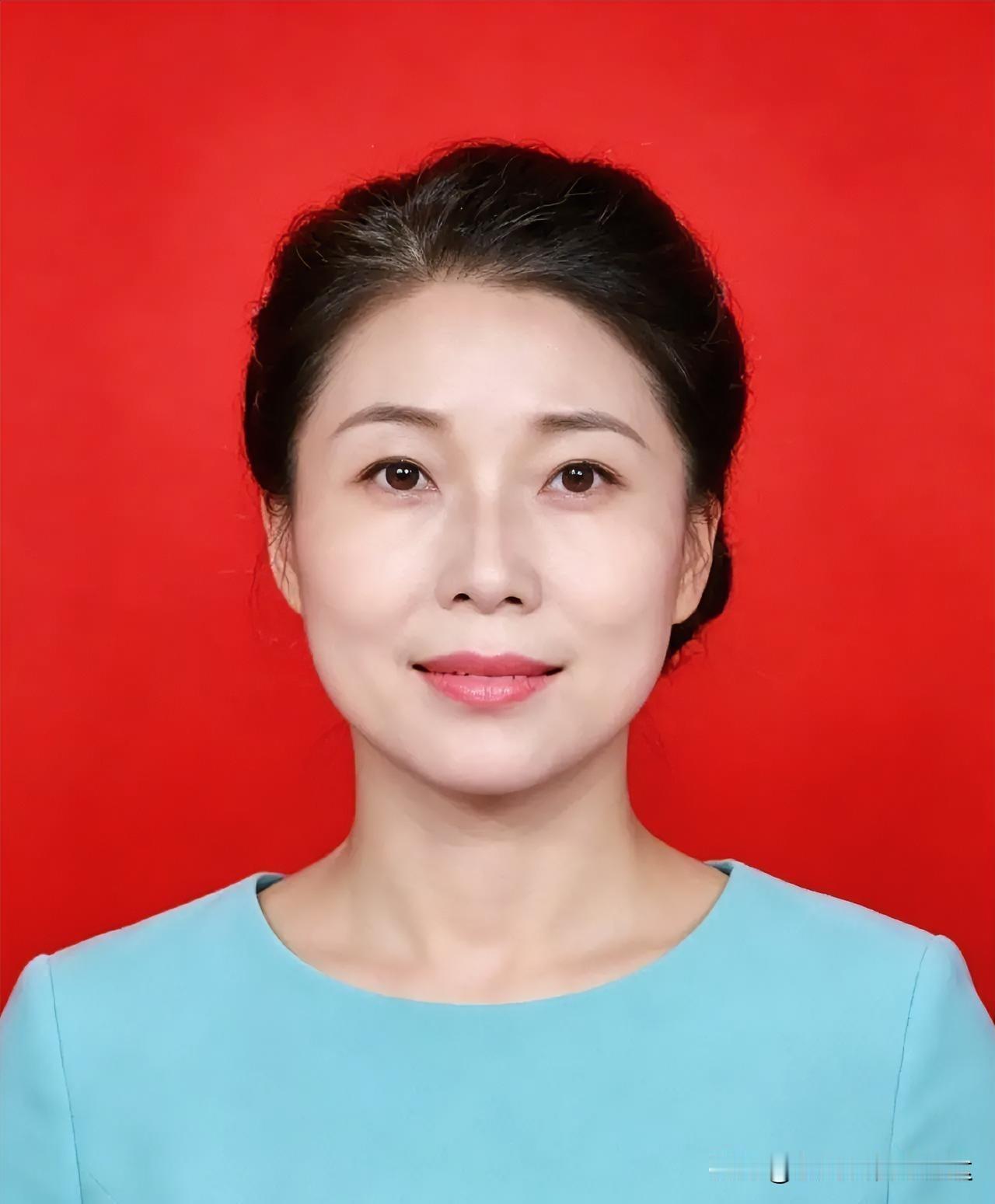 董艳，女，汉族，1981年8月生，安徽六安霍邱人，霍邱县扈胡镇中心小学语文教师、