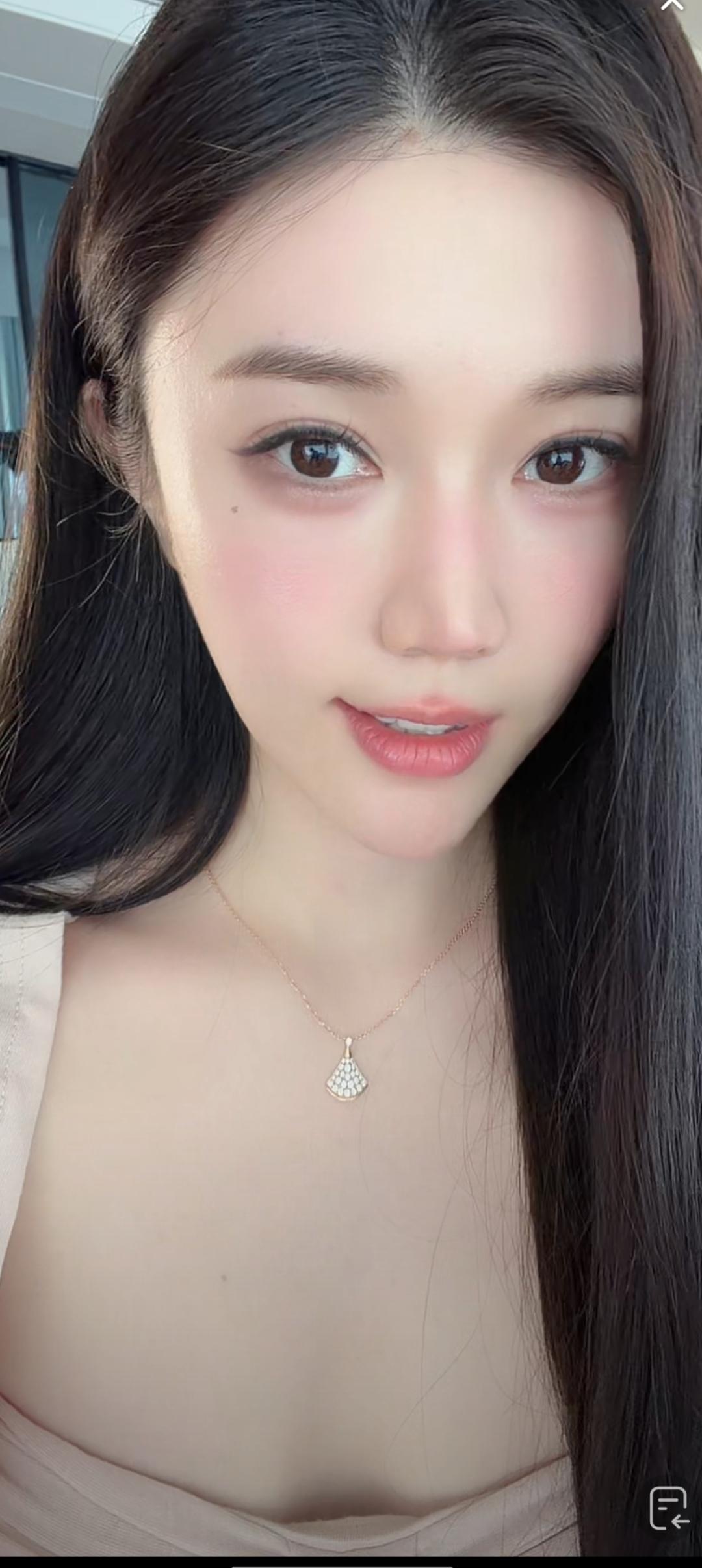 这位小姐姐看着好温柔啊！
