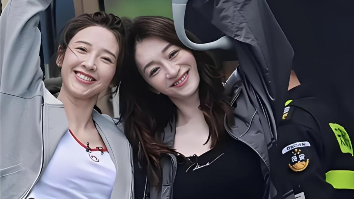 岁月似乎在她们身上失去了魔力，李小冉和唐艺昕同框出现，竟让人怀疑她们是不是吃了“