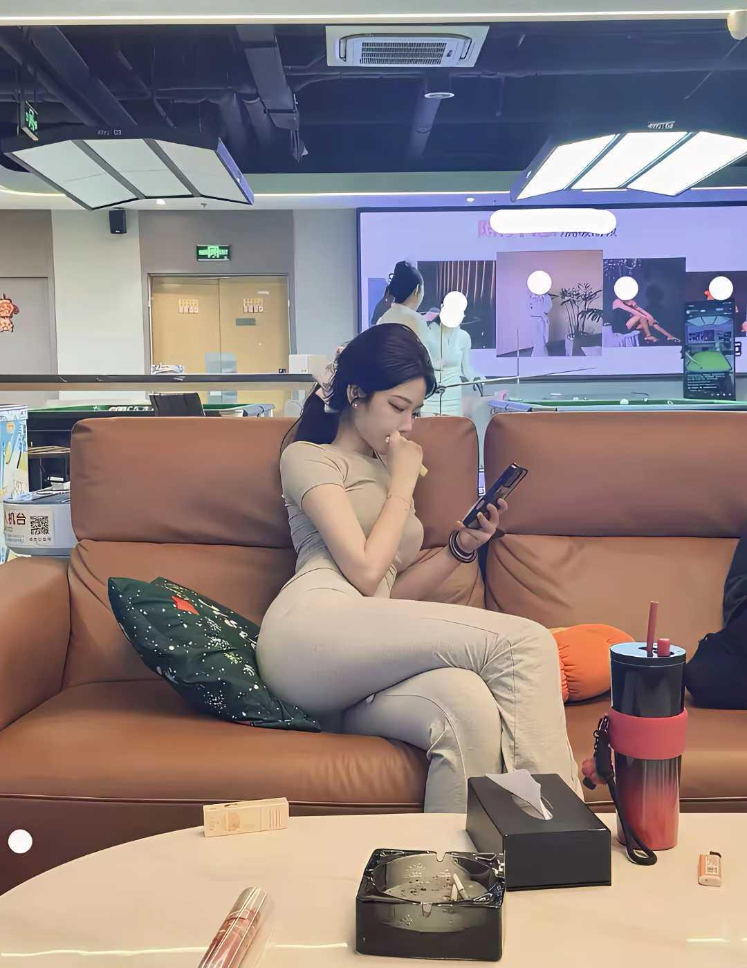 她都吃了半小时了，还在回味