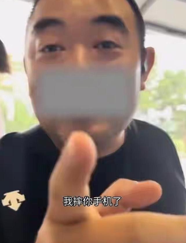 🌞“真丢人啊！”7月6日慕田峪长城，一名40多岁在职导游仗着工作身份，领着