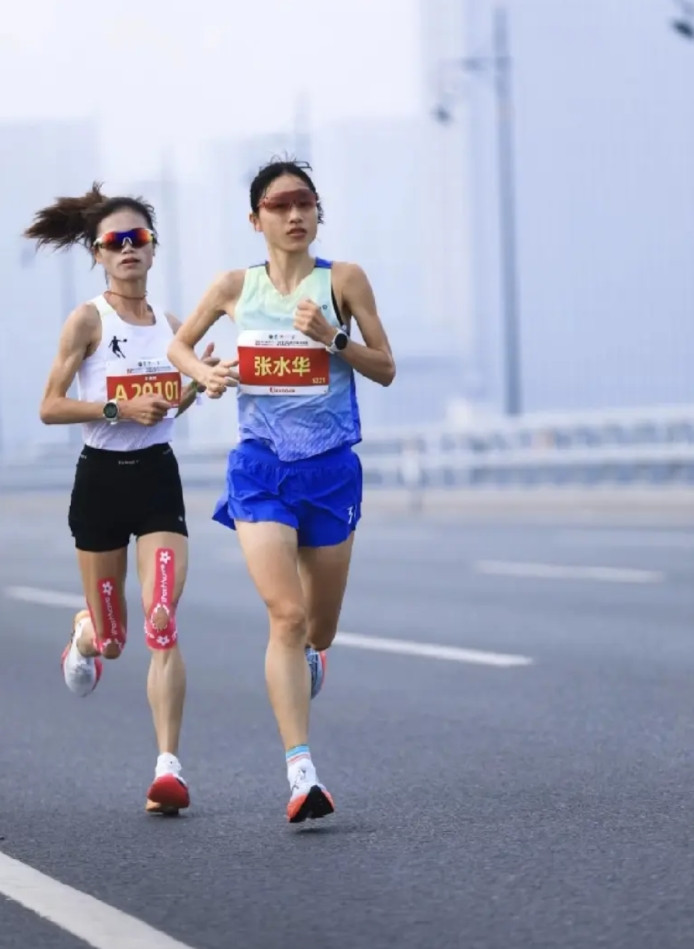 跑的最快的女护士面临的矛盾其实很容易解决，可是，她为什么不去解决，而是哭诉呢
