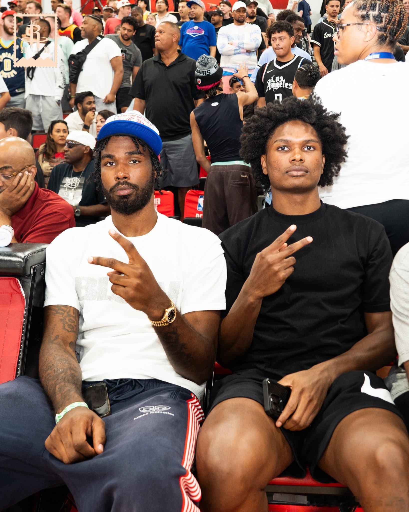 伊森、阿门、范弗利特今天也在现场观战休斯顿火箭nba夏季联赛休斯顿火