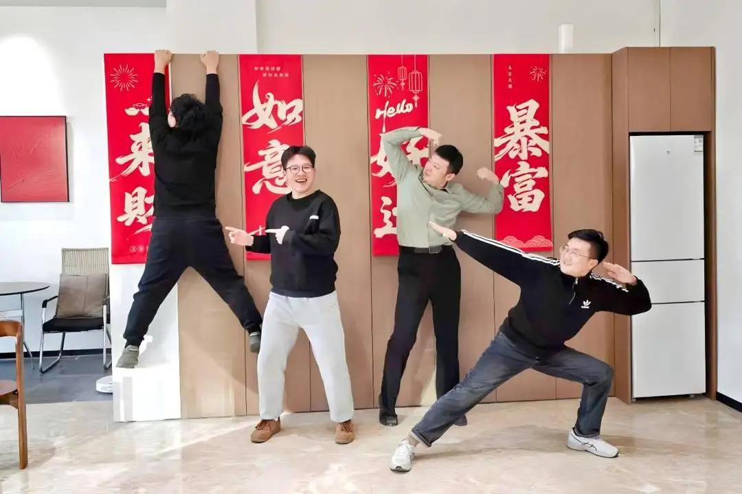 《“反内卷”天花板！济南公司：员工算工资，老板陪打游戏，网友：还招人吗？》济