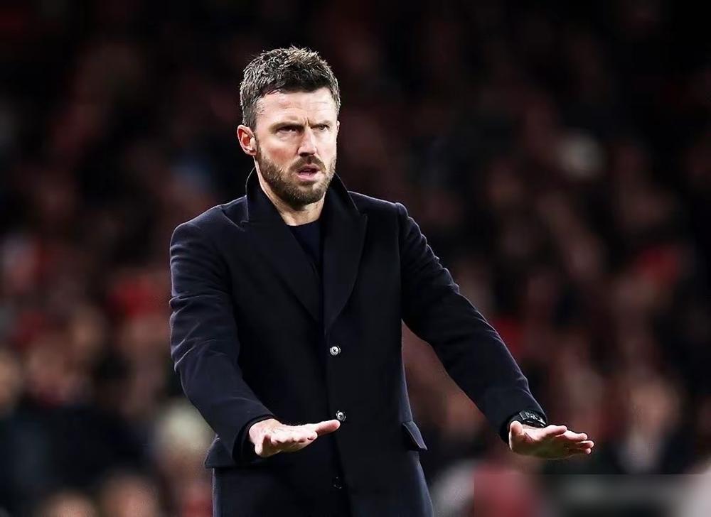 滕哈赫花十几个亿把曼联带成联赛第八。卡里克套上旧运动服站到场边，上来就干翻曼城绝