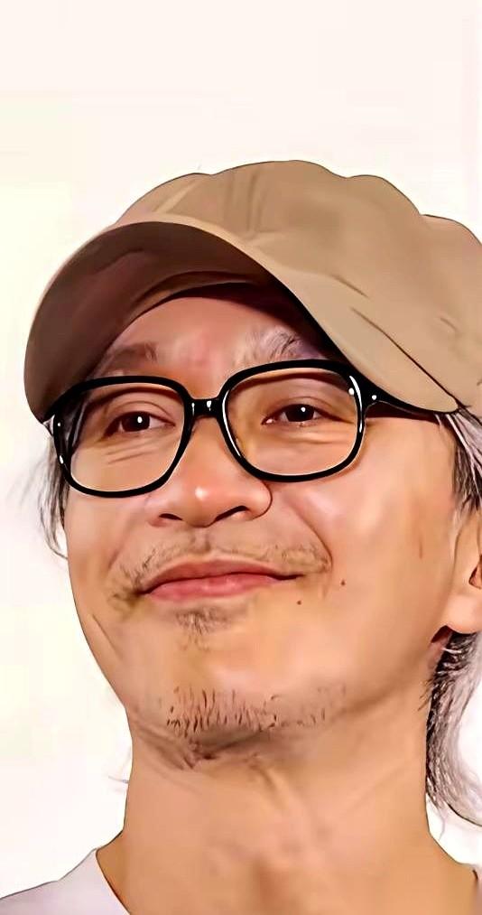 周星驰的《功夫女足》，圈内几乎没人吭声。但观众，硬是拿钱把他抬进了17亿票房俱