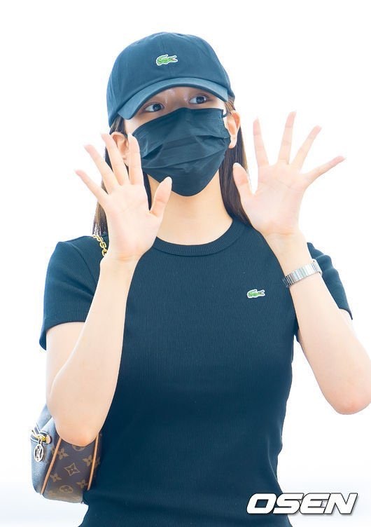 IVE今天的机场新闻图✈️安宥真张元英金秋天直井怜Liz李瑞​​​