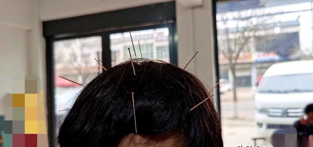 “你这不是泌尿的事，是你腰椎骨折压到神经了。”老中医一句话，我二姐扶着墙，差点