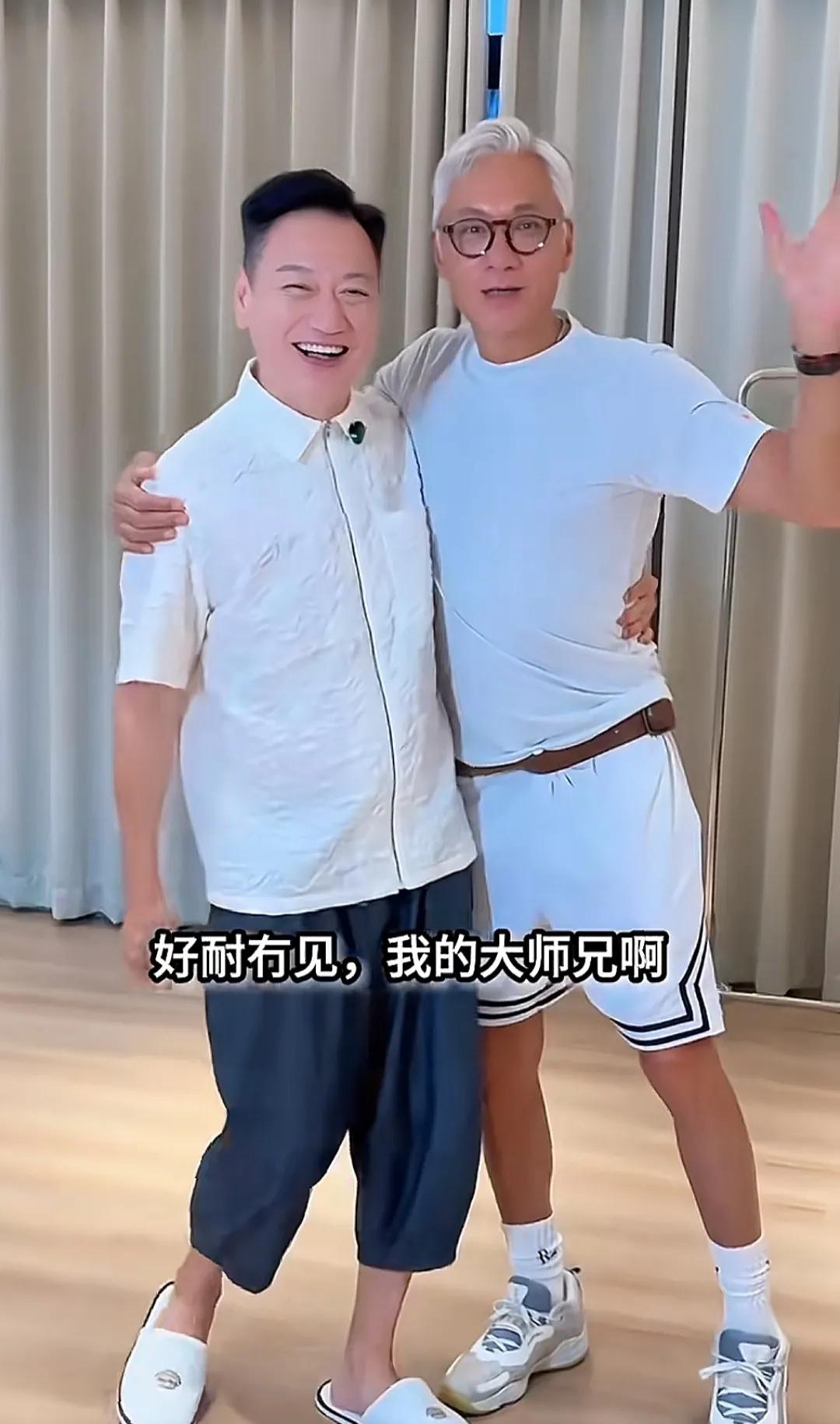 岁月不饶人啊！当年香港娱乐圈公认的大帅哥，如今已是满头白发的大叔了7月28日，