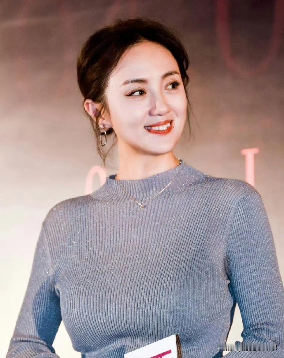 演员辛柏青说：朱媛媛到我们家后，别说亲戚了，就连我妈都瞬间被她拿下了，最后我妈就