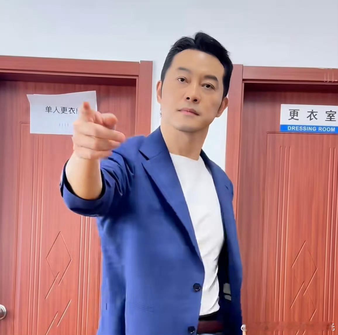 沙溢又瘦了，加上之前的有36斤了吧！沙溢瘦得都认不出来了