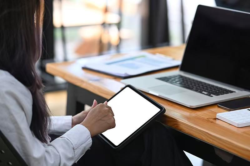 广西贺州，女子怀孕之后，第一时间将消息告诉了公司，本想着自己兢兢业业干了10年，