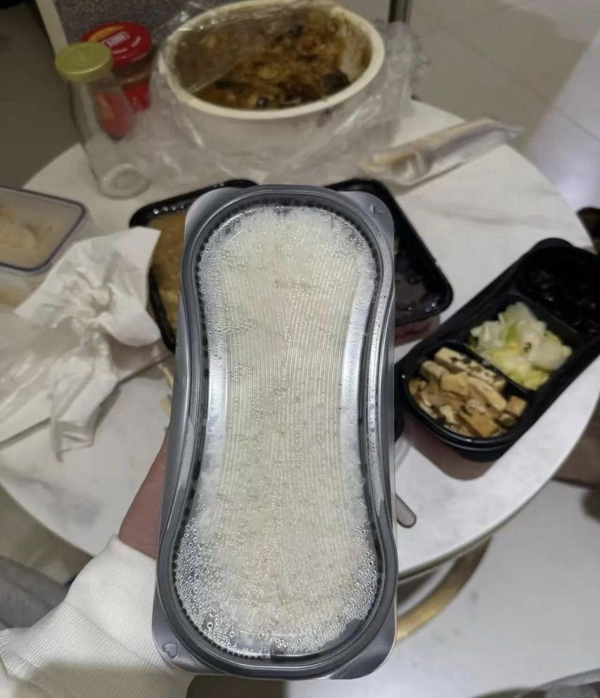 外卖送来了，但感觉吃不下了[捂脸哭][捂脸哭][捂脸哭]