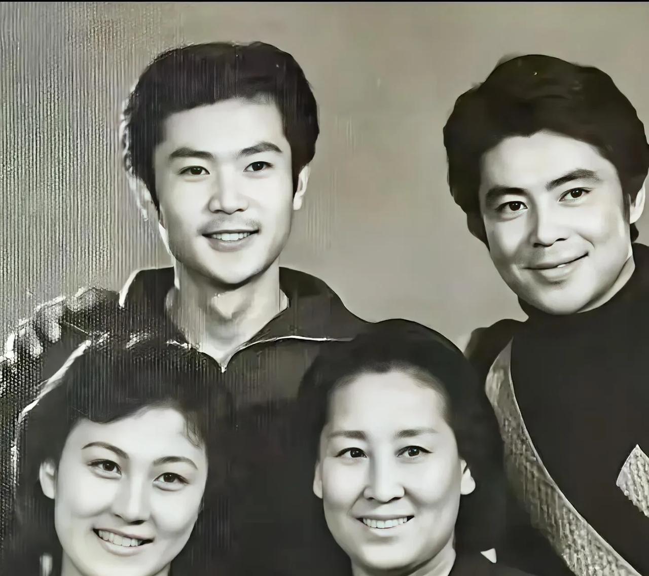 如果能把这四位都认出来的，估计也得70岁以上的老影迷了。这是70年代北京电影学