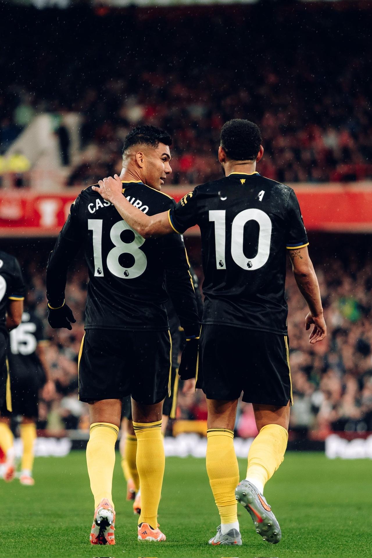 这场平局，就看出曼联板凳的问题了。如果芒特可以踢，原则上应该下库尼亚。即使芒