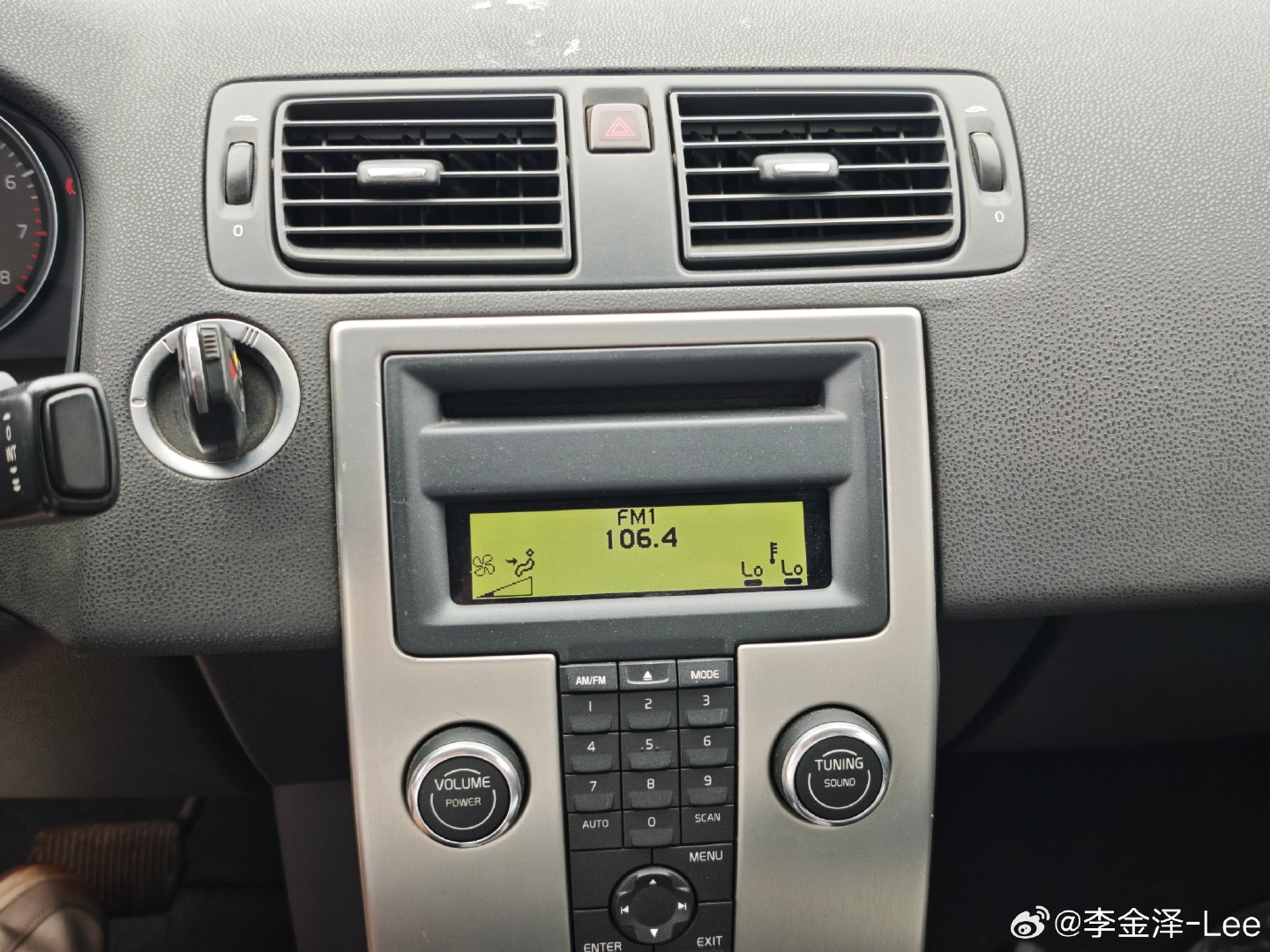 这台沃尔沃C70，当二手车处理能卖上8000多但是当报废车卖铁还能值7000多[doge]是去？是留