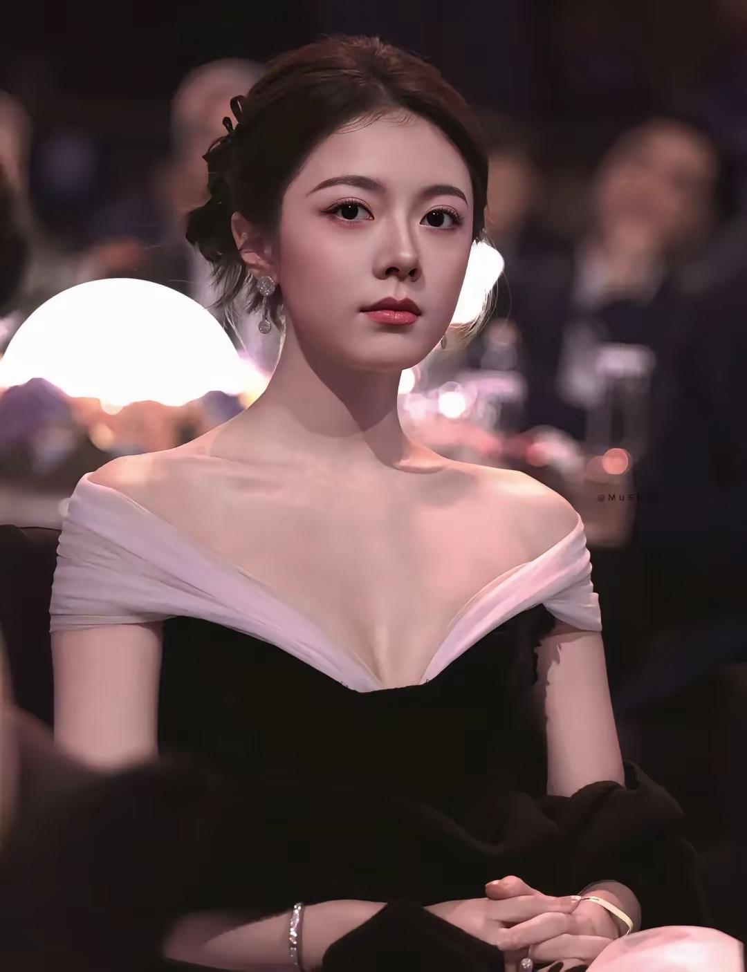 赵今麦颜值高演技好未来可期！