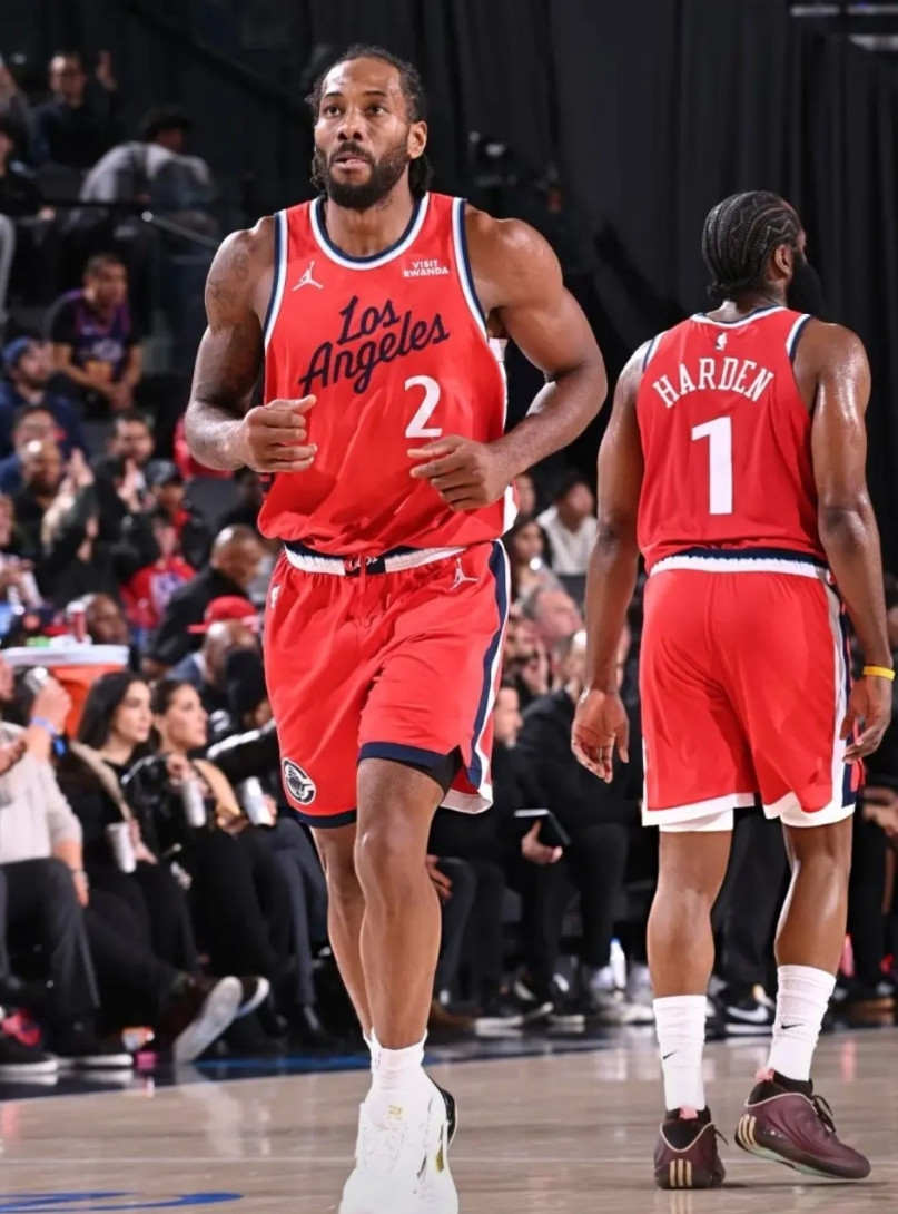 战神小卡限时返场，快船可得抓紧时间！今日小卡贡献41分8篮板5助攻，投篮23