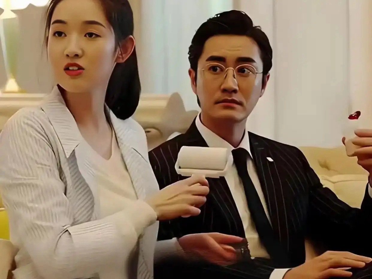 网传王玉雯与杨玏曾结婚又离婚，爆料人甚至亮出民政局相关编号。私自泄露婚姻信息涉嫌违法，娱乐圈对男女艺