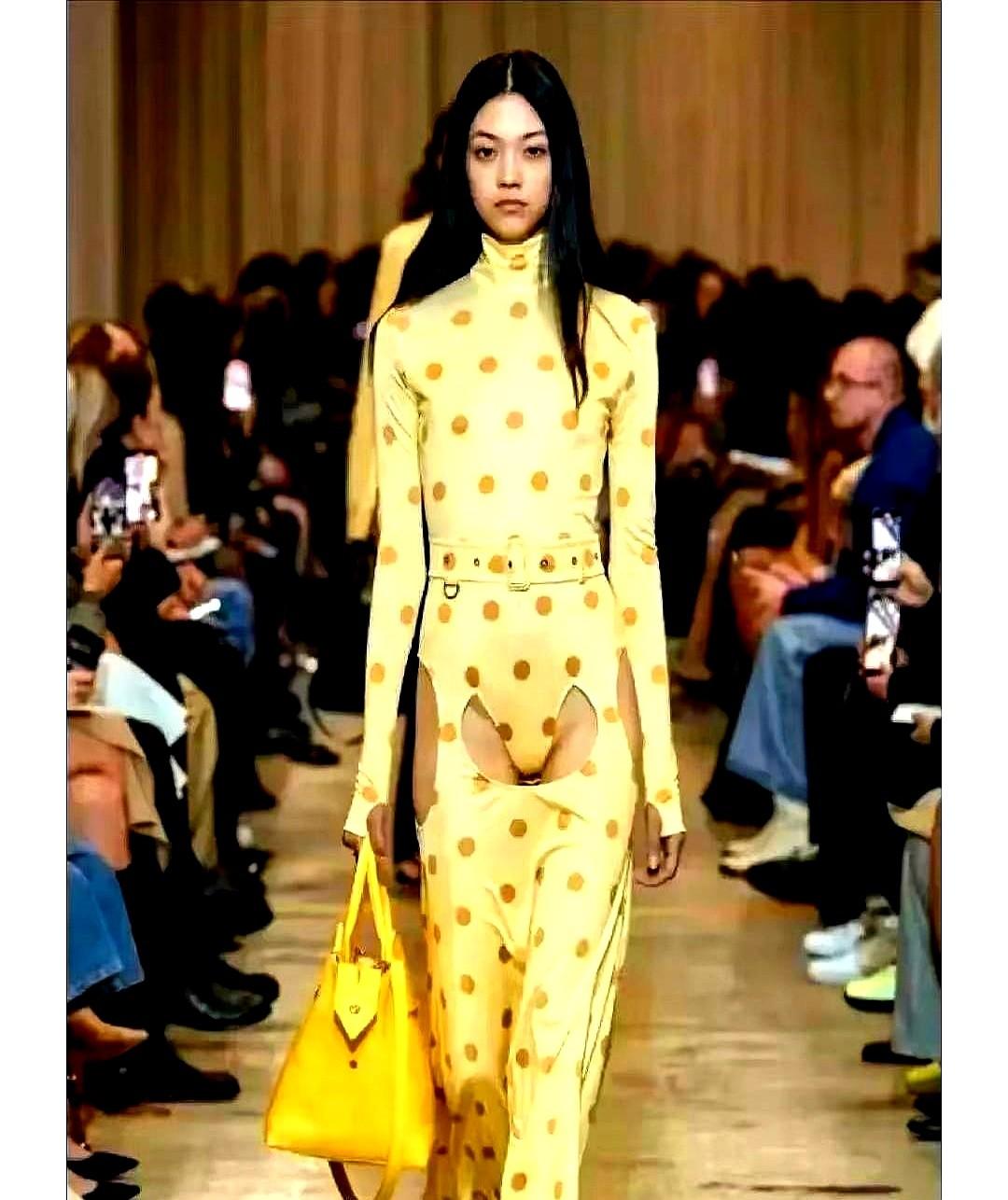 这样的服装你见过吗？服装界的奇葩时尚秀，真是让正常人不能理解。今年秀场直接给